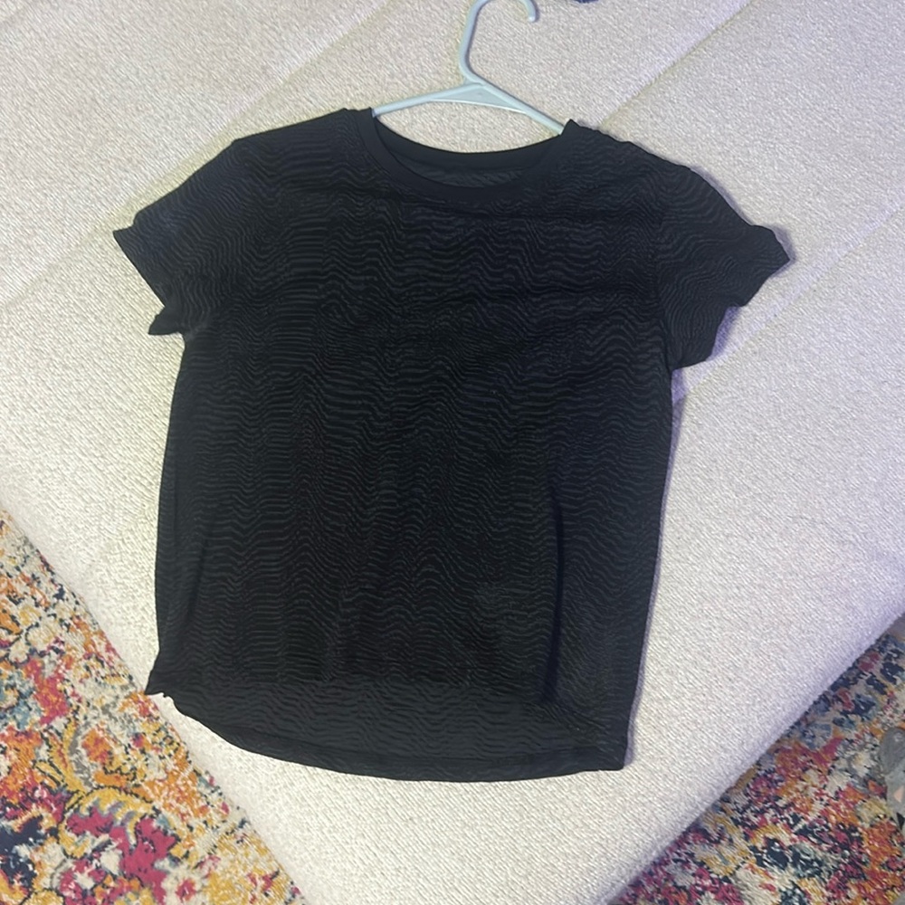 Lululemon Black patterned shirt